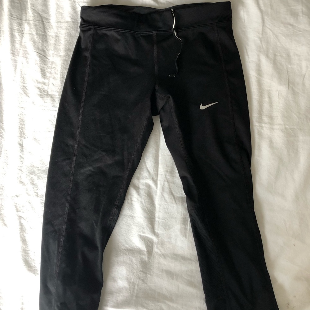 🖤🖤 DRI-FIT CROPPED LEGGINGS 🖤🖤